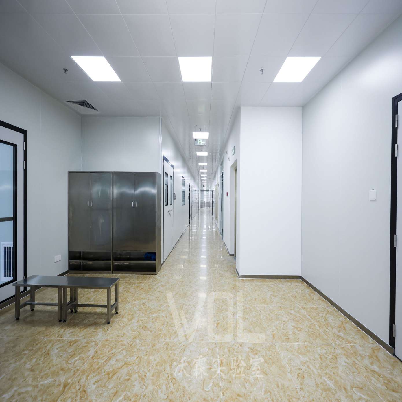 祝賀廣州某電子科技公司研發(fā)無塵實(shí)驗(yàn)室設(shè)備及裝修工程順利完工投入使用！